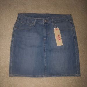 New Levi’s denim skirt 30